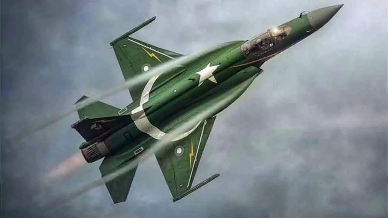 (لاہور نیوز) پاک فوج نے کاری وار کر کے صرف 5 گھنٹوں میں بھارت کا جنگی غرور دفن کردیا اور مختصر ترین وقت میں فیصلہ کن برتری حاصل کرتے ہوئے دشمن کو گھٹنے ٹیکنے پر مجبور کر دیا۔